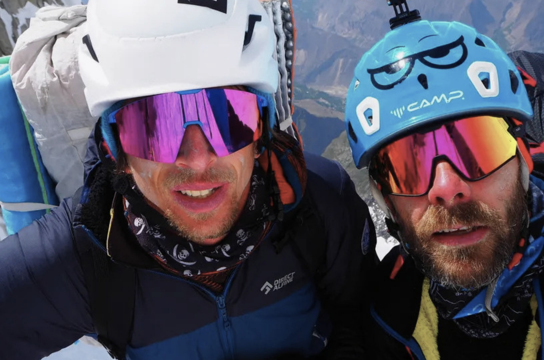 Hunza Peak: Prvovýstup jihovýchodní stěnou